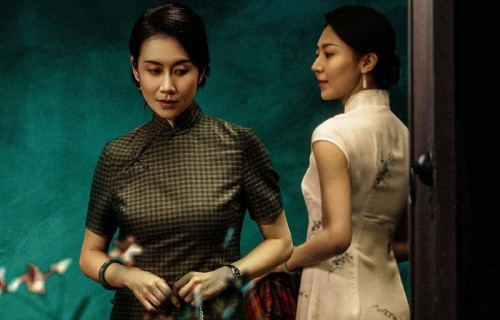 温峥嵘事业不温不火隐婚生子,43岁风采依旧