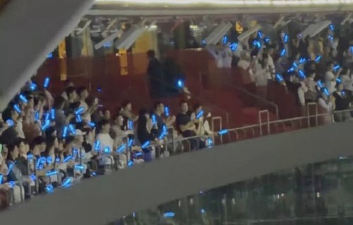 时代少年团马嘉祺、丁程鑫、贺峻霖为什么在张杰演唱会结束前提早离开？|谢娜|鑫霖|包厢|艺人|直拍