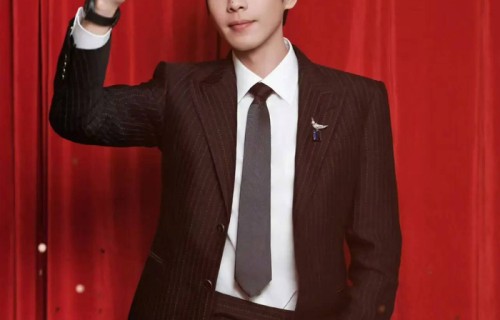 张若昀钟楚曦将主演电影版《开端》，正午阳光是如何布局电影赛道的？|开端之送不到的快递|侯鸿亮|白敬亭|赵今麦|张晗贝