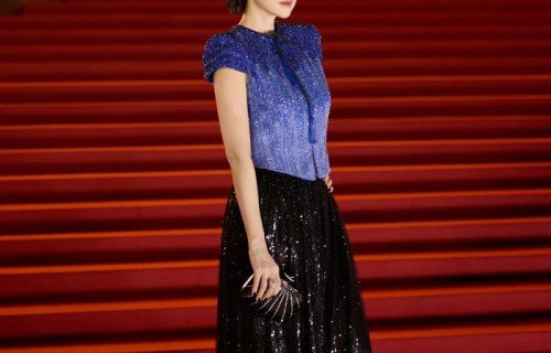 章子怡穿Giorgio Armani高定亮相香港金像奖红毯