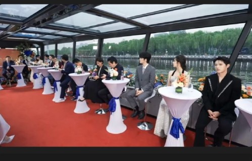 邓佳鑫为何能作为颁奖嘉宾亮相北京国际电影节如此高规格的场合？