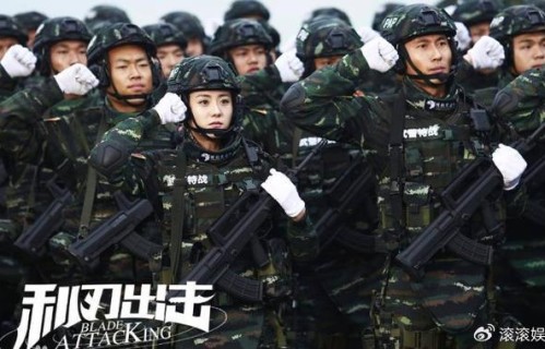 《利刃出击》搞笑穿帮镜头，女主的裤子露了啥，太抢镜了