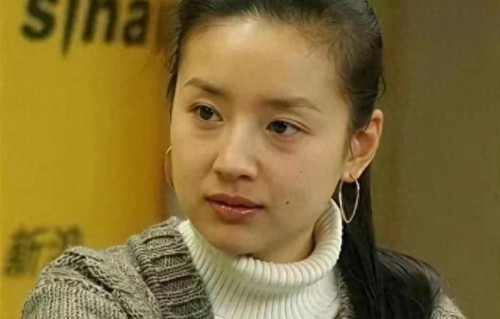 无滤镜生图直面颜值本色，董洁依旧气质出众，美貌记忆点十足 ​​​