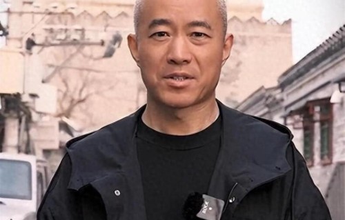 定居上海的邱启明，直播、顾家活的很潇洒，妻子仍是上海知名主持