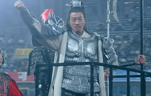 何润东14年后再穿项羽铠甲应援“苏超”！内心满是感动
