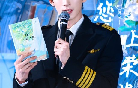 除了美食，王星越还有哪些独特的宠粉方式或商业合作？|邓恩熙|粉丝|机长|宇宙|恒星