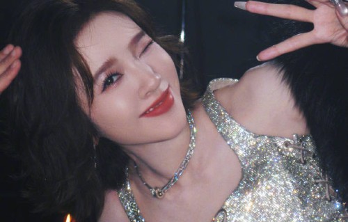 唐艺昕：携满格能量，开启璀璨新程|粉丝|演艺|时光|舞台|书海