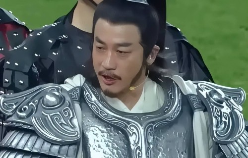 何润东涨粉百万！半个月商务抵张凌赫半年，内娱隔空掀桌第一人