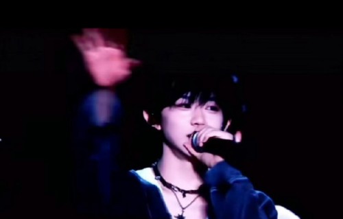 ‘陈奕恒进行曲’现象对偶像与粉丝的关系模式有什么新启示？